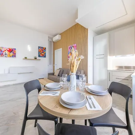 Luna Apartment, Luxurious 1bdr In The Center, Wifi * Milão
